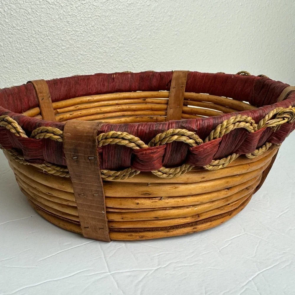 Vintage wicker dia bottom